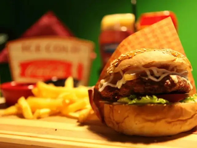 Retro Burger'nin yemek ve ambiyans fotoğrafları 4