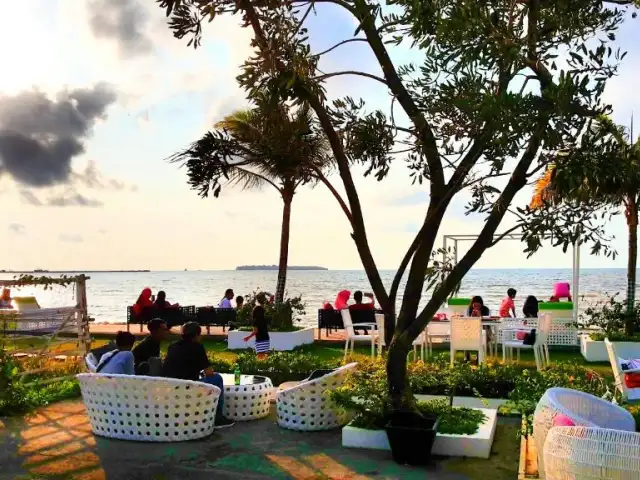 Gambar Makanan Seaside Beach Resto & Lounge 9