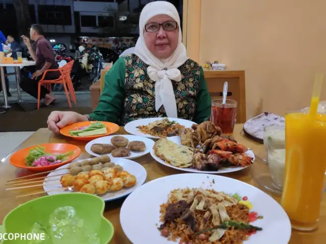 Gambar Makanan Nasi Goreng Daus Khas Aceh 6