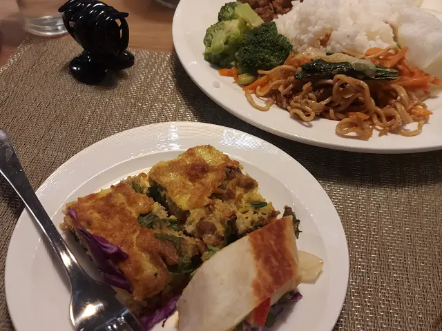 Gambar Makanan sTREATs Restaurant - Hotel Ibis Styles Bekasi 3