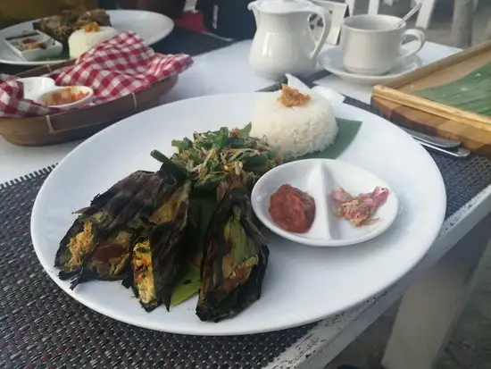 Gambar Makanan Poleng Beachfront Restaurant 6