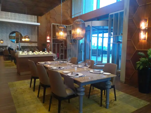 Caréme Restaurant - Wyndham Grand İstanbul'nin yemek ve ambiyans fotoğrafları 12
