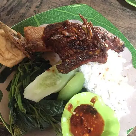 Gambar Makanan Nasi Tempong Indra - Dewi Sri 4