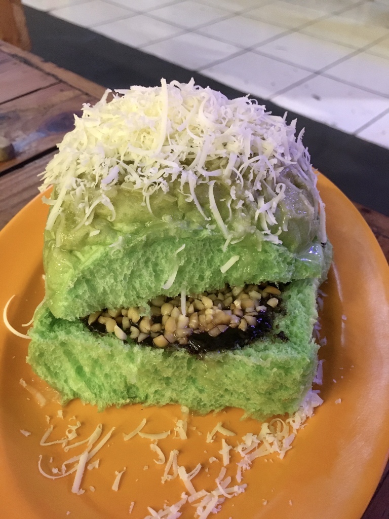 LuckyBee Bread & Grill terdekat Restoran dan Tempat Makan Barat