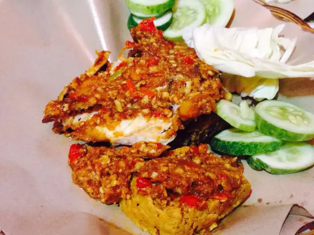 Gambar Makanan Ayam Gepuk Sambal Bawang Pak Gembus 7