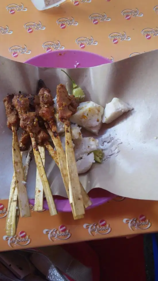 Gambar Makanan Sate Babi Bawah Pohon Gelora Trisakti 4