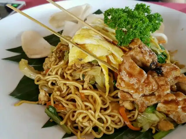 Gambar Makanan Mai Mai Bar & Resto 11