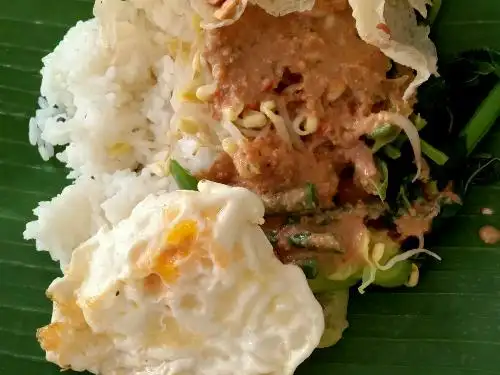 Nasi Pecel Pincuk Bu Yati, Menteri Supeno