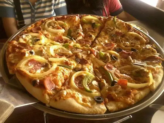 Carlo's Pizza Food Photo 2