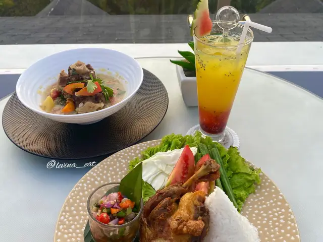 Gambar Makanan Rooftop Terrace - Pomelotel Patra Kuningan 5