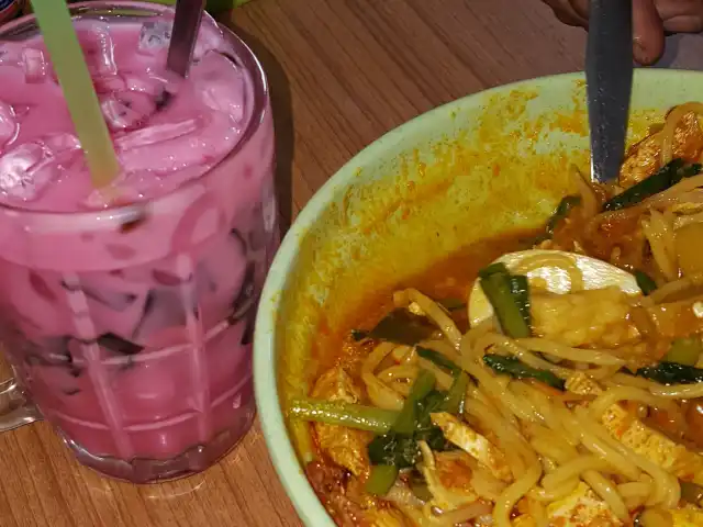The Legend Pa Curry House Nasi Daun Pisang dan Roti Canai Pasir Mas Food Photo 6