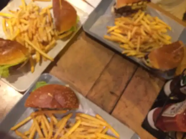 Burgerhood'nin yemek ve ambiyans fotoğrafları 31