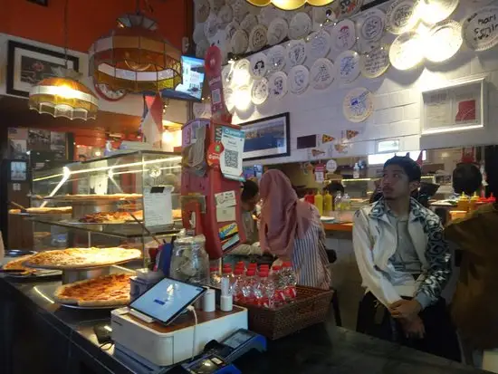 Gambar Makanan Pizza Place 10