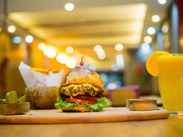 Taurus Burger'nin yemek ve ambiyans fotoğrafları 2