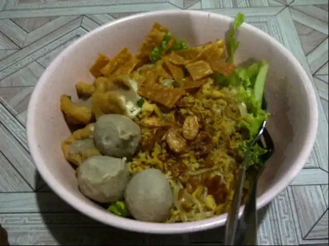 Gambar Makanan Pak SaLam (mie pangsit + Bakso + es Teh Jumbo) 2