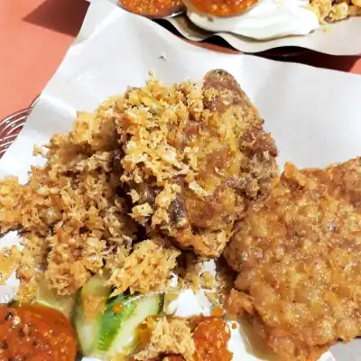 Ayam Goreng Kremes Mak Yek