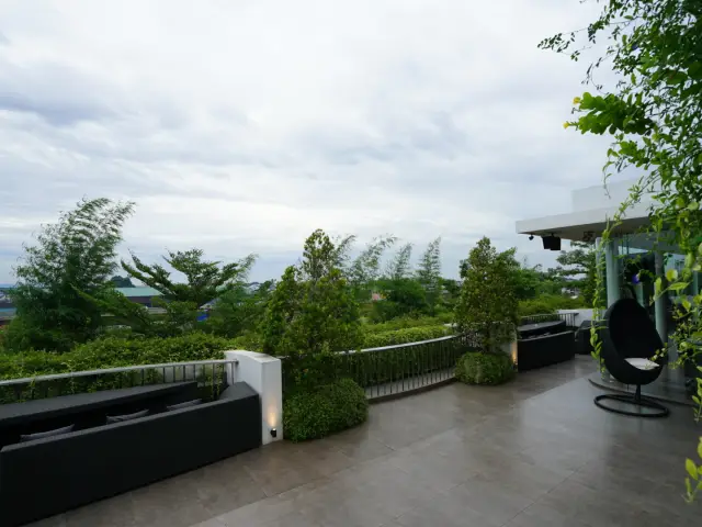 Gambar Makanan Montezuma Rooftop Lounge - FM7 Resort Hotel 7