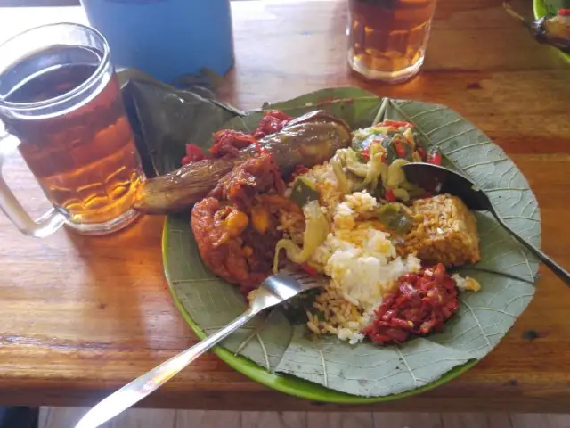 Gambar Makanan Nasi Jamblang Sumarni 3