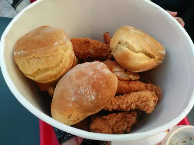 Arden Fried Chicken'nin yemek ve ambiyans fotoğrafları 3