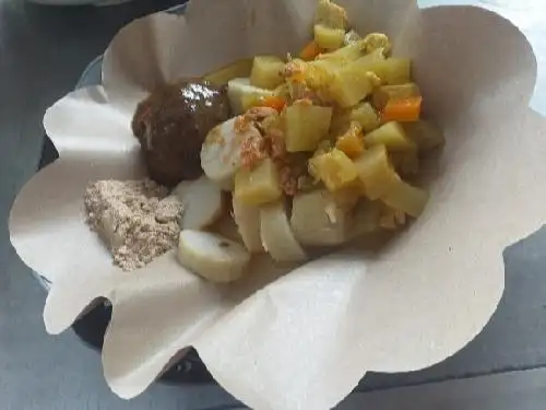 Gado-Gado dan Lontong Sayur Mbak Ana