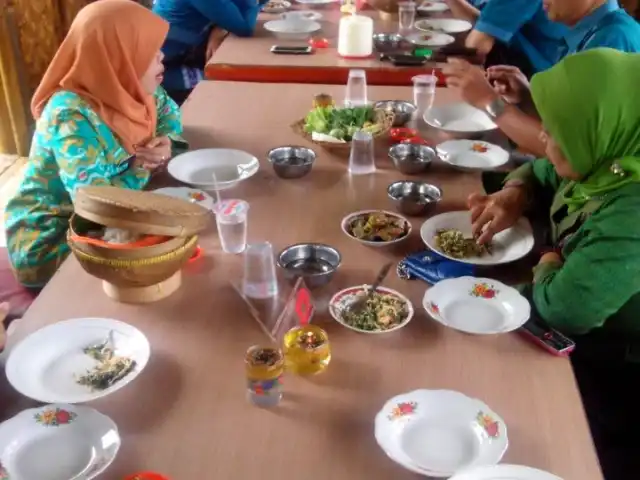 Gambar Makanan Rumah Makan IKA 14