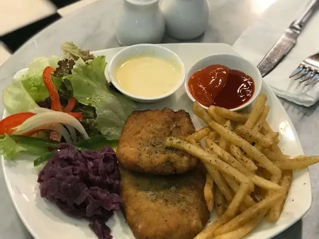 Gambar Makanan Deli Bistro 12