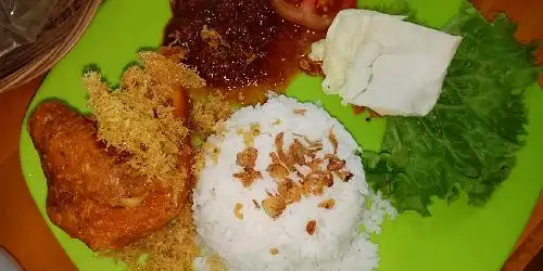 Pecel Ayam Mbak Atik, Jalan S Parman