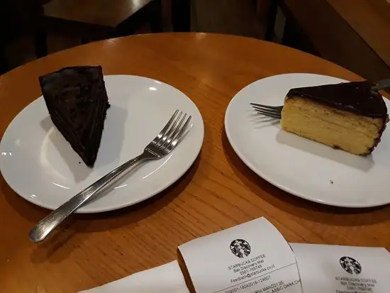 Gambar Makanan Starbucks Discovery Shopping Mal 2