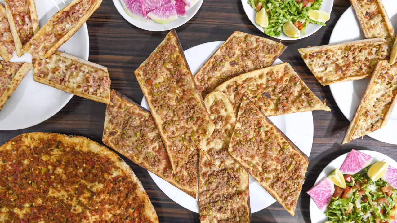 Konak Etli Ekmek & Lahmacun