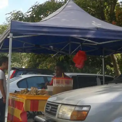 Gerai keropok lekor, goreng pisang & cucur dpn Giant Seksyen 7