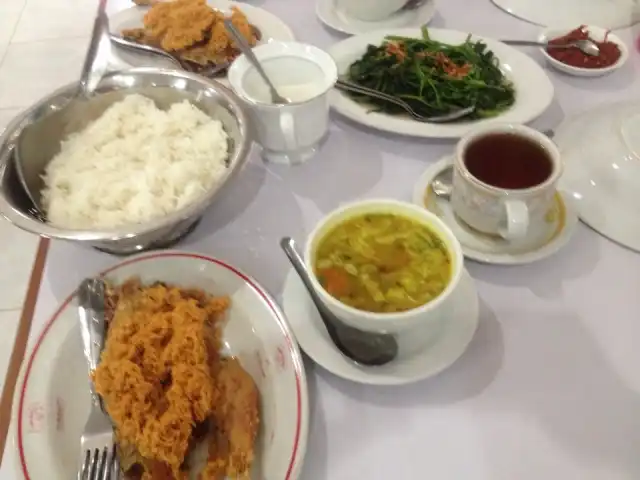 Gambar Makanan Ayam Goreng Ny. Suharti 1