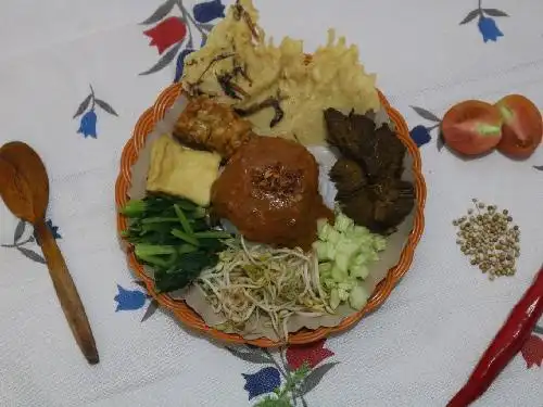 Nasi Pecel Rawon Nonik, Kalibokor