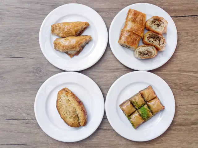 Badem Baklava & Börek'nin yemek ve ambiyans fotoğrafları 1