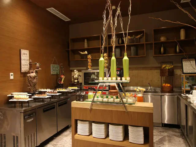 Flavors Restaurant - Holiday Inn & Suites Makati Food Photo 3