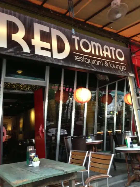 Red Tomato Restaurant & Lounge