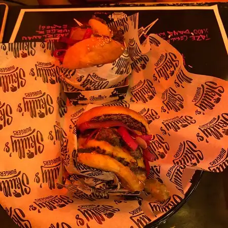 Skully's Burgers'nin yemek ve ambiyans fotoğrafları 32