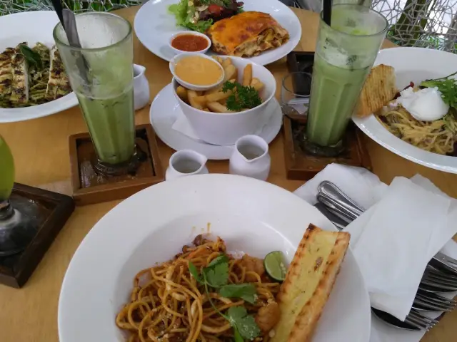 Gambar Makanan Hummingbird Eatery & Space 53