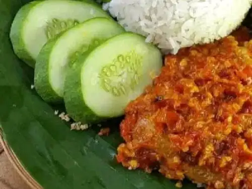 Ayam Penyet Tororo