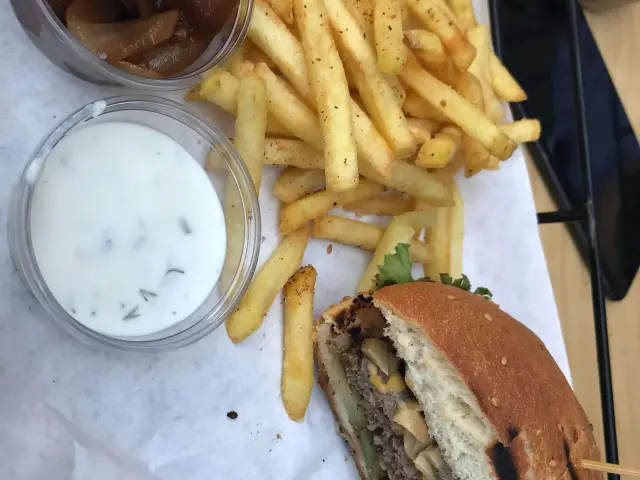 Oburiks Homemade Burger'nin yemek ve ambiyans fotoğrafları 3