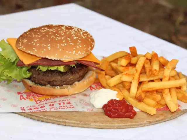 Acil Burger'nin yemek ve ambiyans fotoğrafları 1