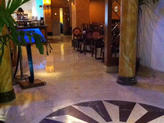 Gambar Makanan D' La Fontaine Coffee Shop - Hotel Kaisar 7