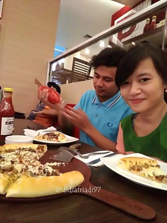 Gambar Makanan Pizza Hut Kaliurang 18