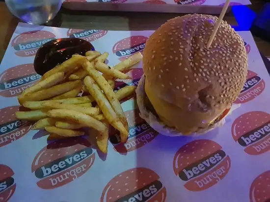 Beeves Burger'nin yemek ve ambiyans fotoğrafları 8