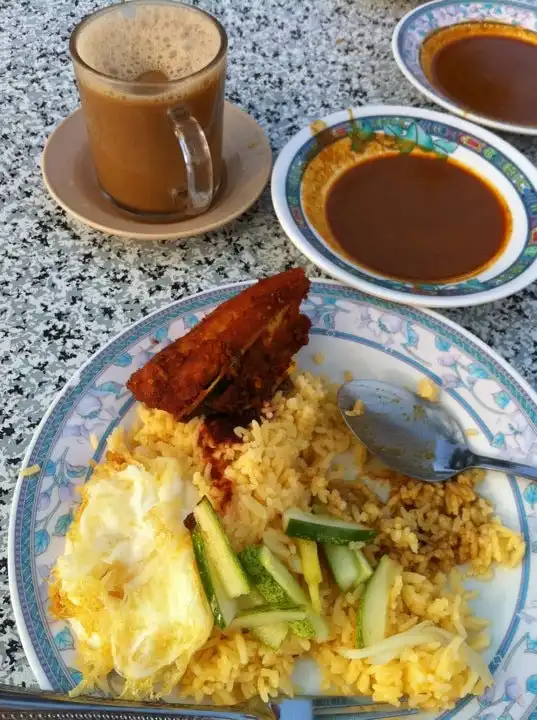 Kedai Nasi Lemak Belakang Allianz Bank Jalan Beserah Food Photo 10