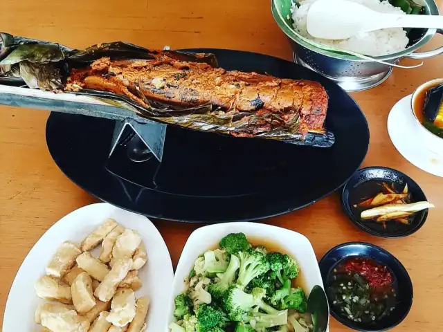 Gambar Makanan Ikan Bakar dalam Bambu "Karimata" 9