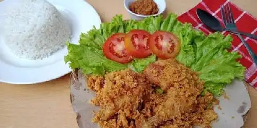 Ayam Geprek Sambal Mede Dhedhe, Griya Lopang Indah