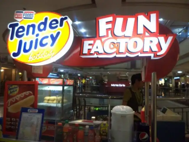 Tender Juicy Hotdog Food Photo 3