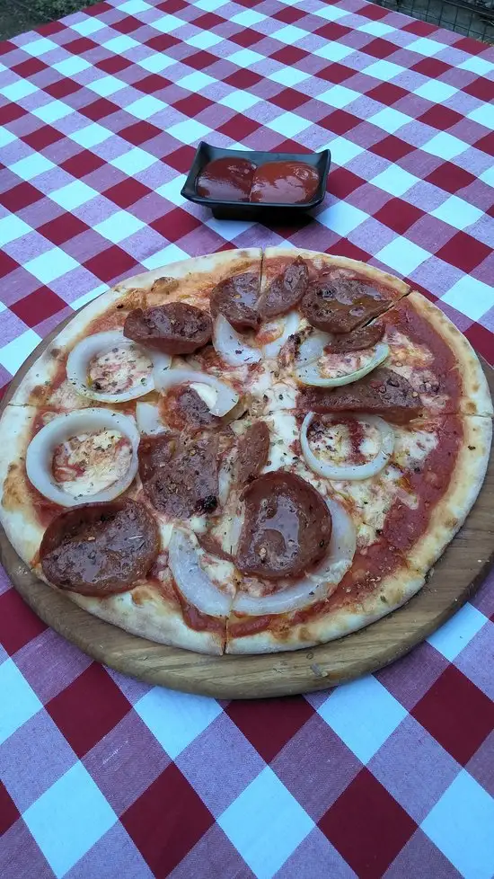 Gambar Makanan Luca's Pizza @Hotel Blambangan 4