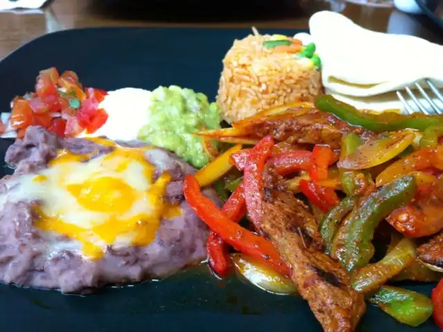 Gambar Makanan Hacienda Mexican Bar & Grill 3