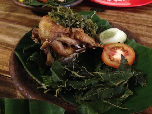 Gambar Makanan Bebek & Ayam Goreng Sari Rasa Pak Ndut - Solo 2